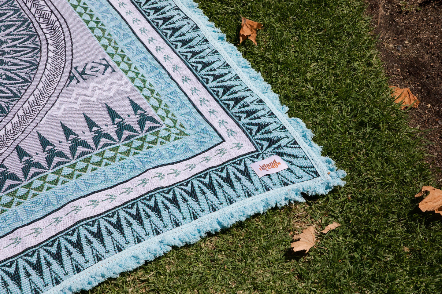 Tinirau Throw Rug